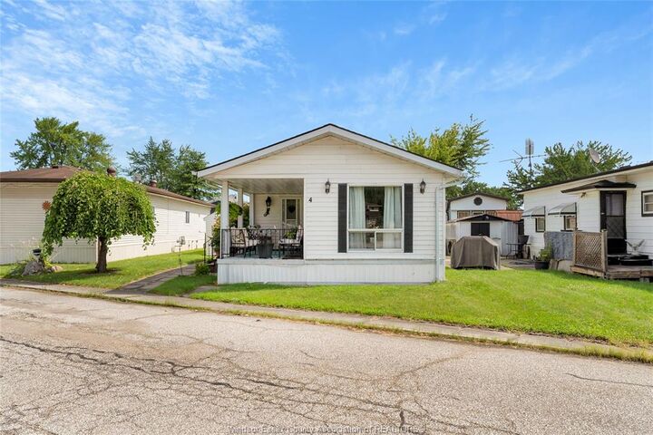 4 Robin Court — photo 1