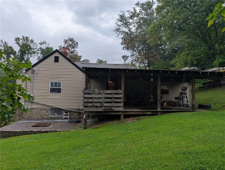 Property Photo:  237 Fox Stop Rd  PA 15022 