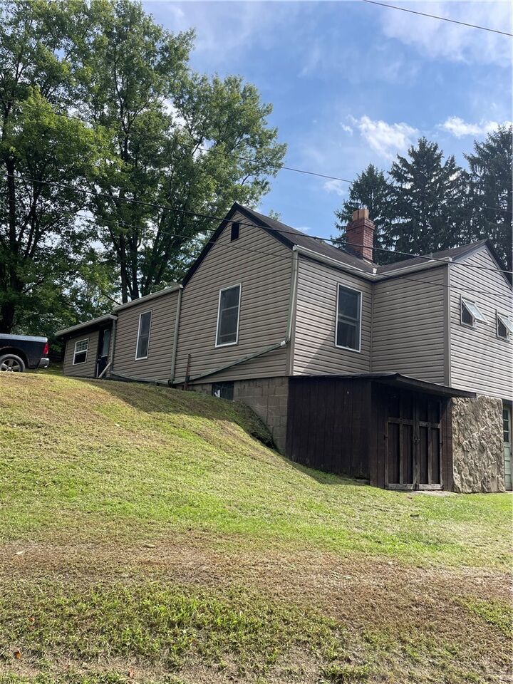Property Photo:  237 Fox Stop Rd  PA 15022 