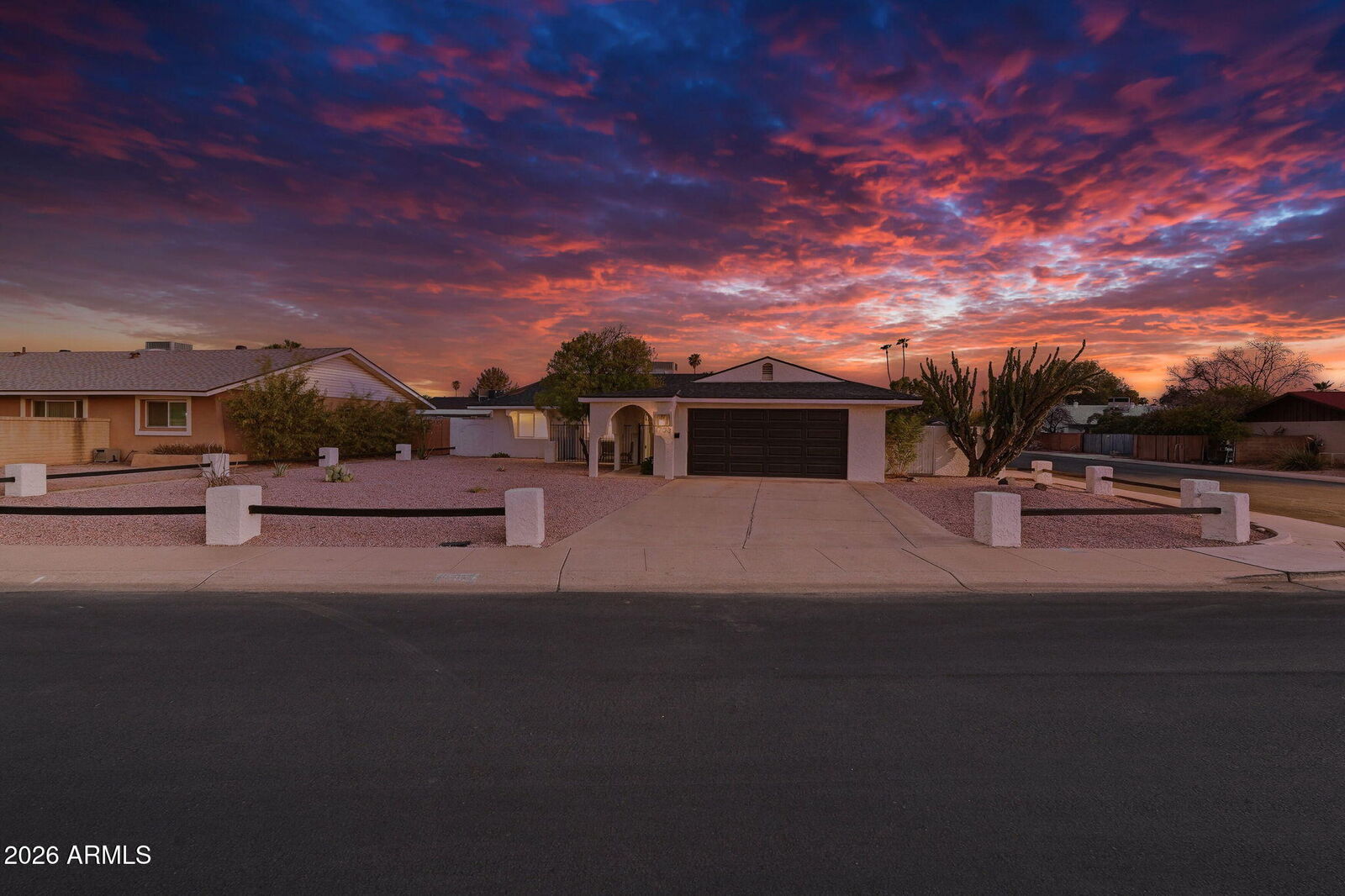 Property Photo: 1703 E Laguna Drive AZ 85282