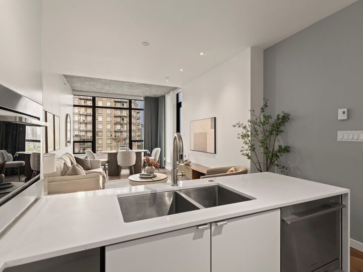 Property Photo: 4182 Dawson Street Ph1 BC V5C 0A2