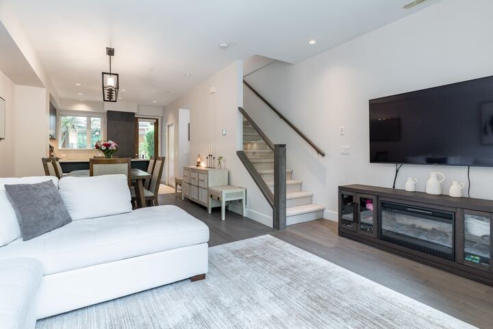 5510 Oak Street — photo 1