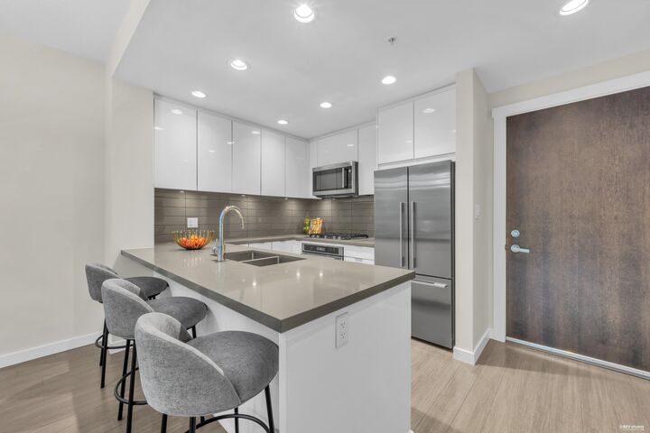 255 W 1st Street 315 — photo 1