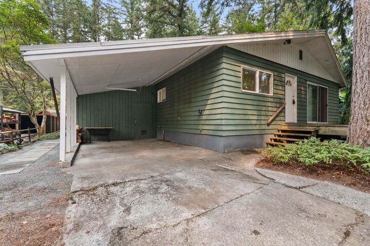 Property Photo: 610 Mountain View Road BC V2R 4Z5