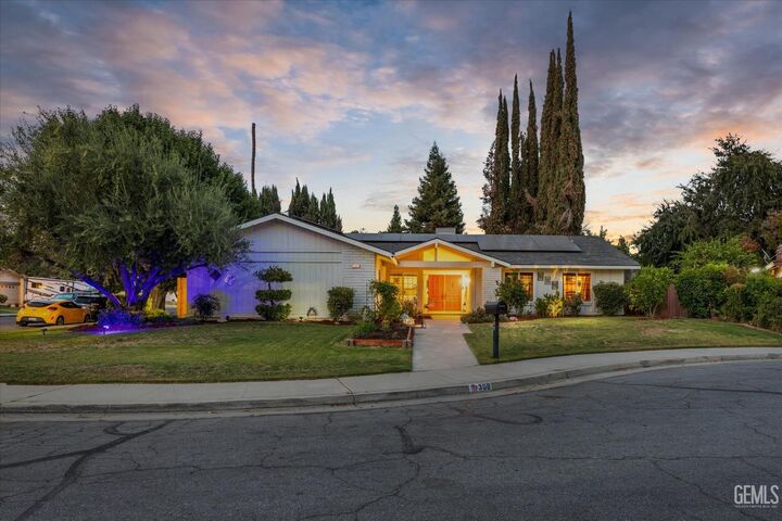 Property Photo: 308 Swan Court CA 93309