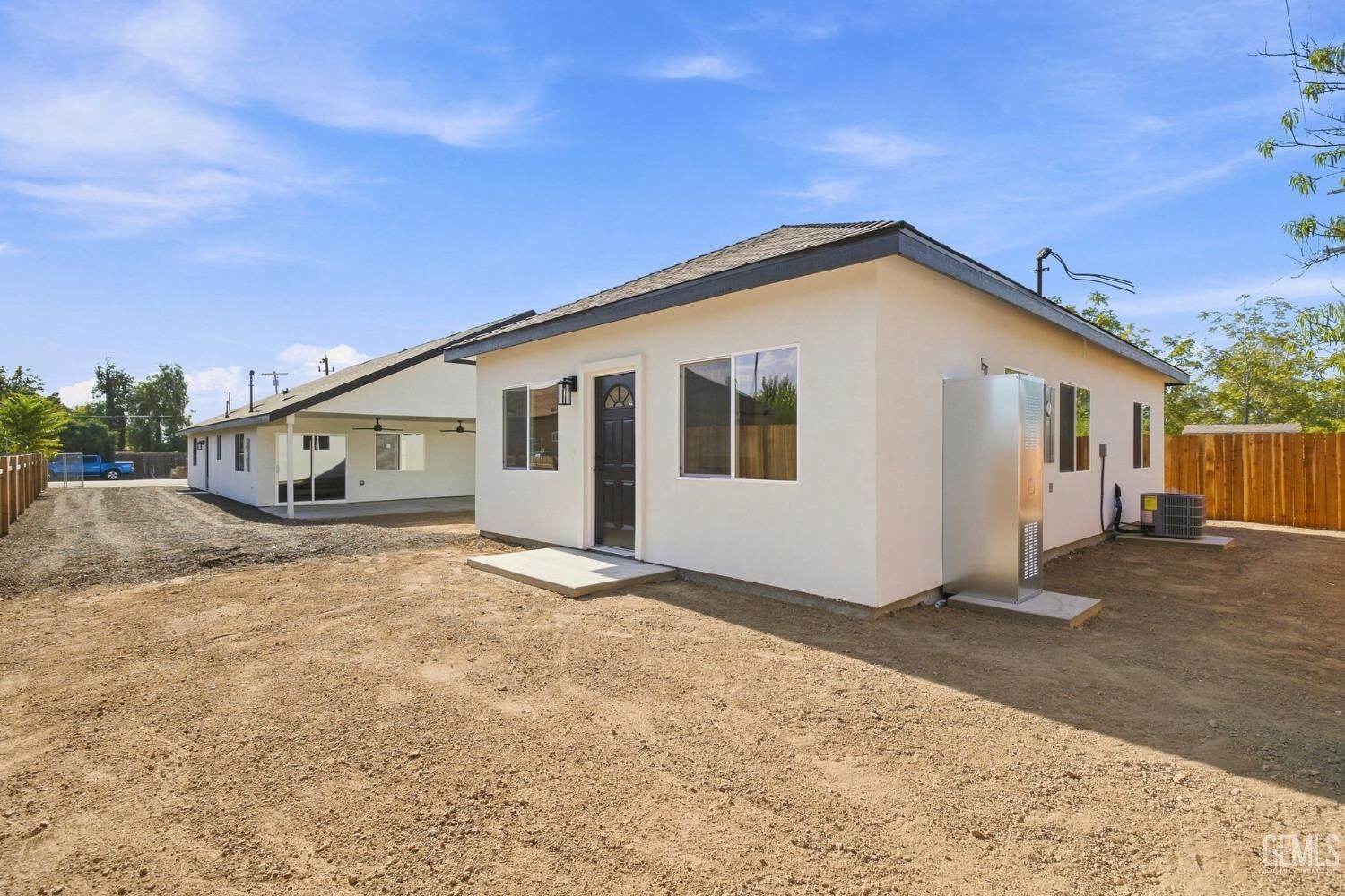 Property Photo: 2109 Mahoney Street CA 93307