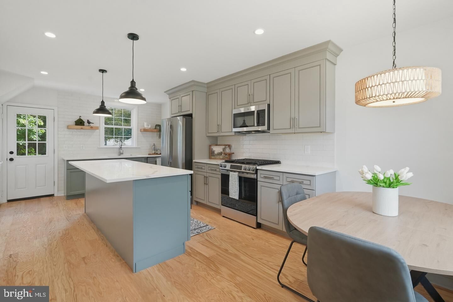 Property Photo:  800 Pleasant Hill Road  PA 19086 