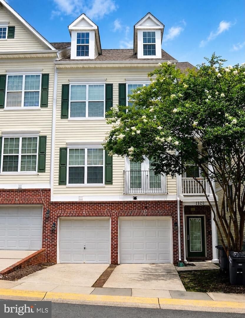 Property Photo:  1820 Cedar Cove Way 101  VA 22191 