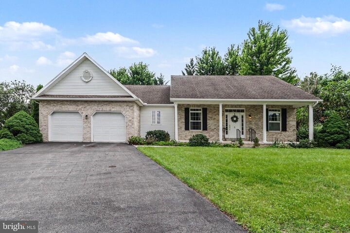 Property Photo:  5 Baird Court  PA 17013 