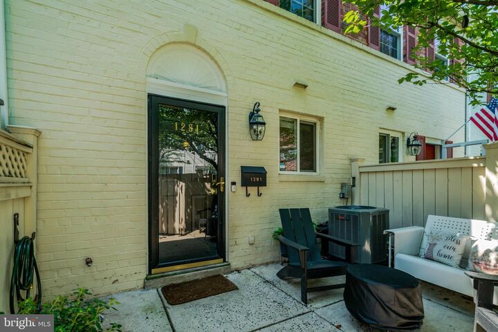 Property Photo: 1281 N Van Dorn Street VA 22304