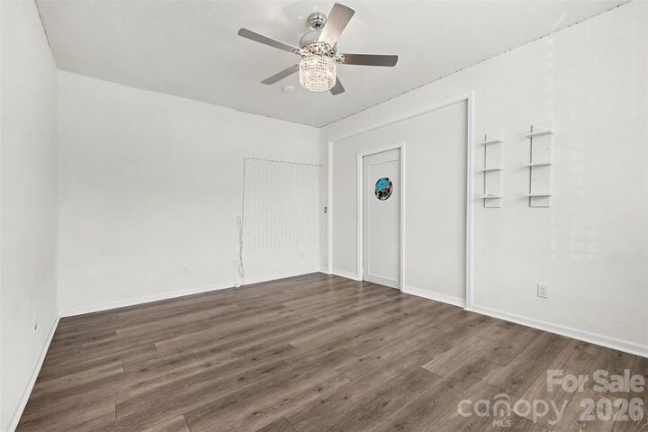 Property Photo:  8017 Creek Park Drive  NC 28037 