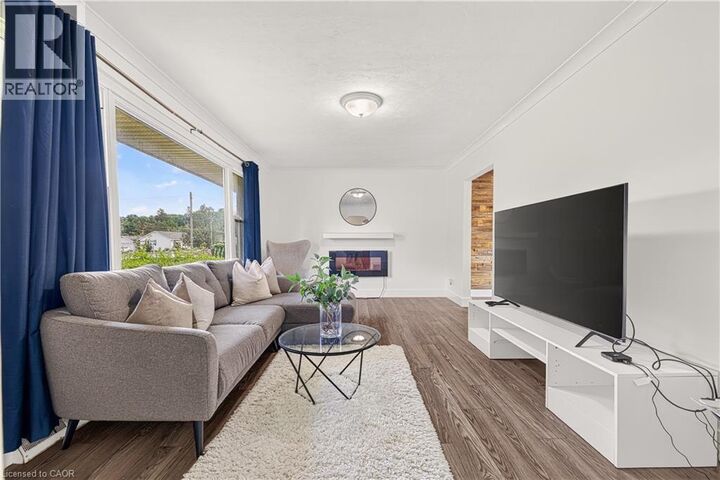 Property Photo:  18 Willowdale Street  ON N3T 5L7 