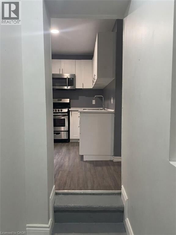 Property Photo:  70 South Victoria Avenue South 9  ON L8N 2S7 