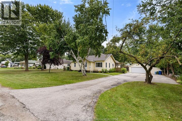 Property Photo:  1233 Croydon Drive  ON N9H 1B3 