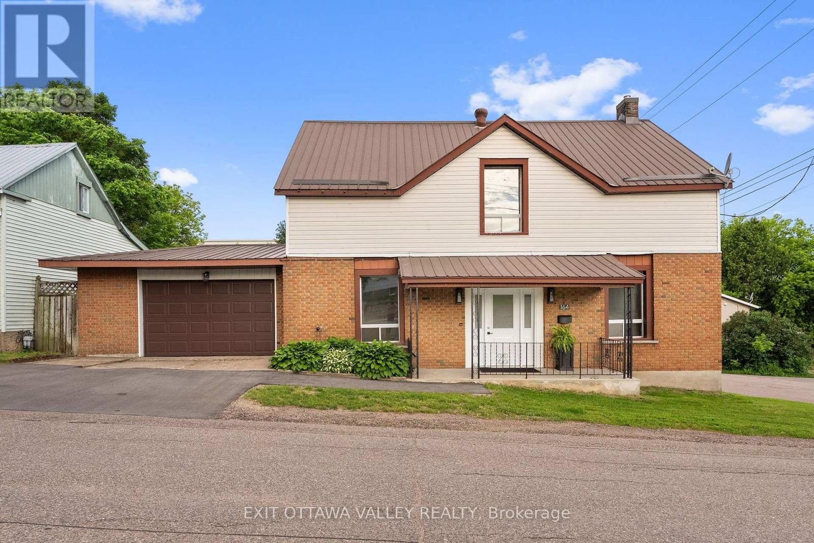 Property Photo:  164 Maple Avenue  ON K8A 1L2 