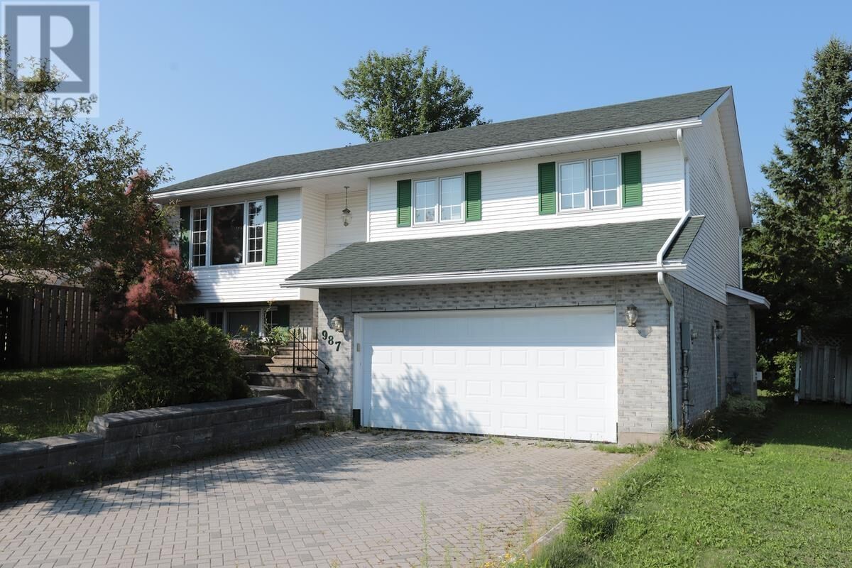 Property Photo:  987 Lake St  ON P6B 6C9 