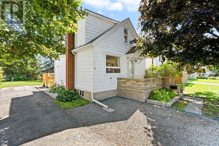 Property Photo: 38 Oakwood Street ON L3K 5E9