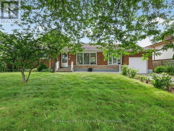 8 Champa Drive — photo 1