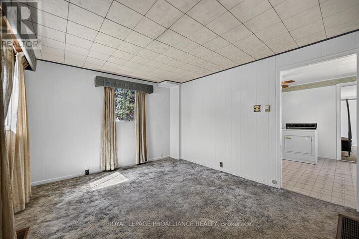 Property Photo:  300 Park Street East  ON K0E 1T0 