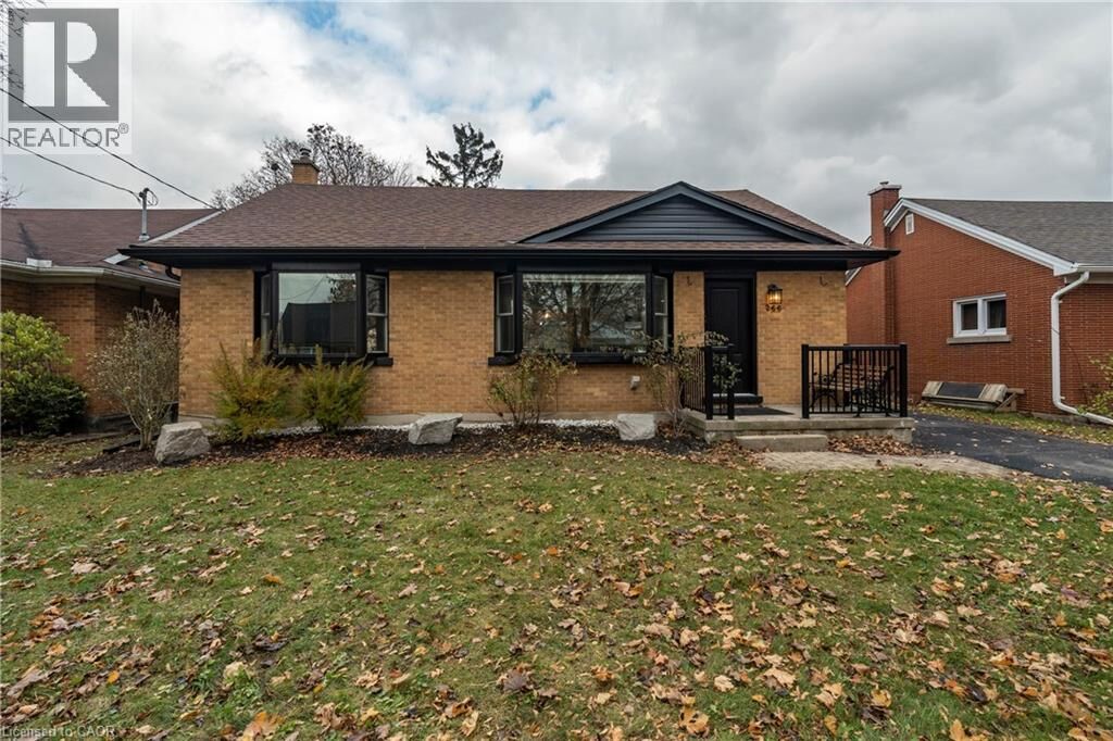Property Photo:  266 Melrose Avenue  ON N2H 2C1 