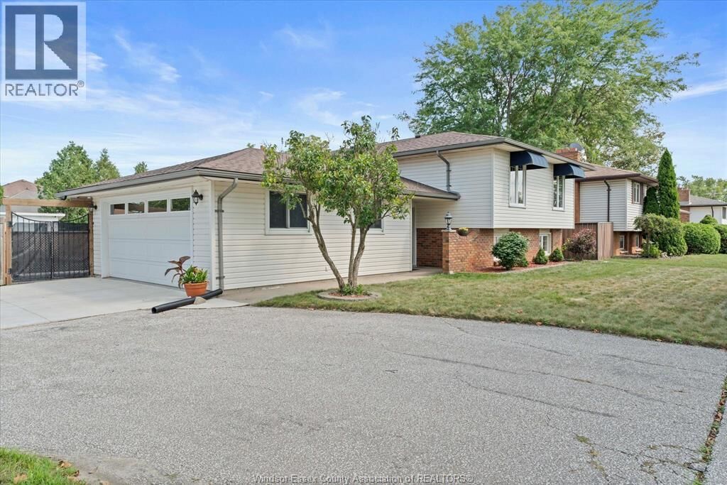 Property Photo:  2402 St. Alphonse Avenue  ON N8N 2W9 