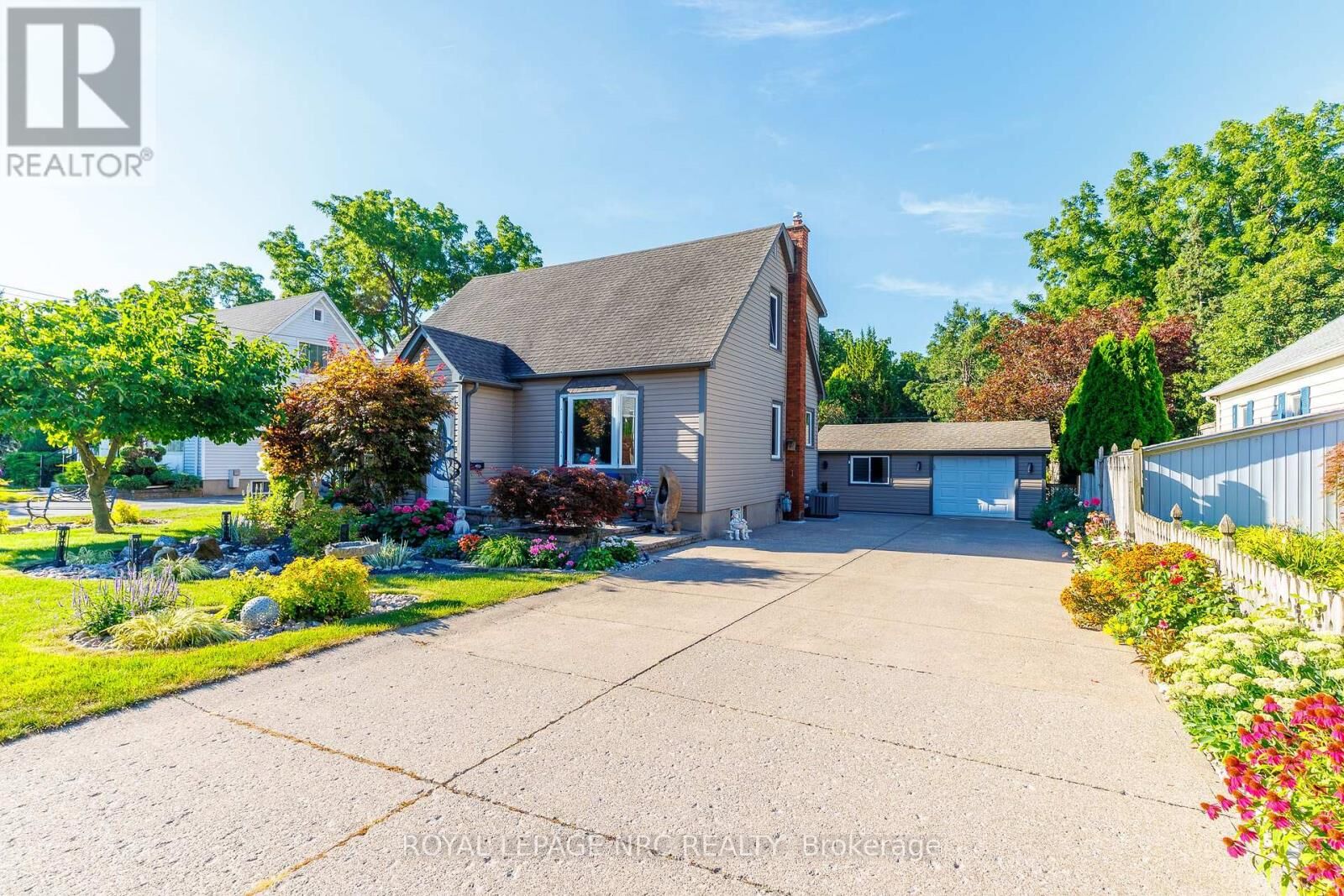 Property Photo: 7 Philpark Road ON L2N 4E4