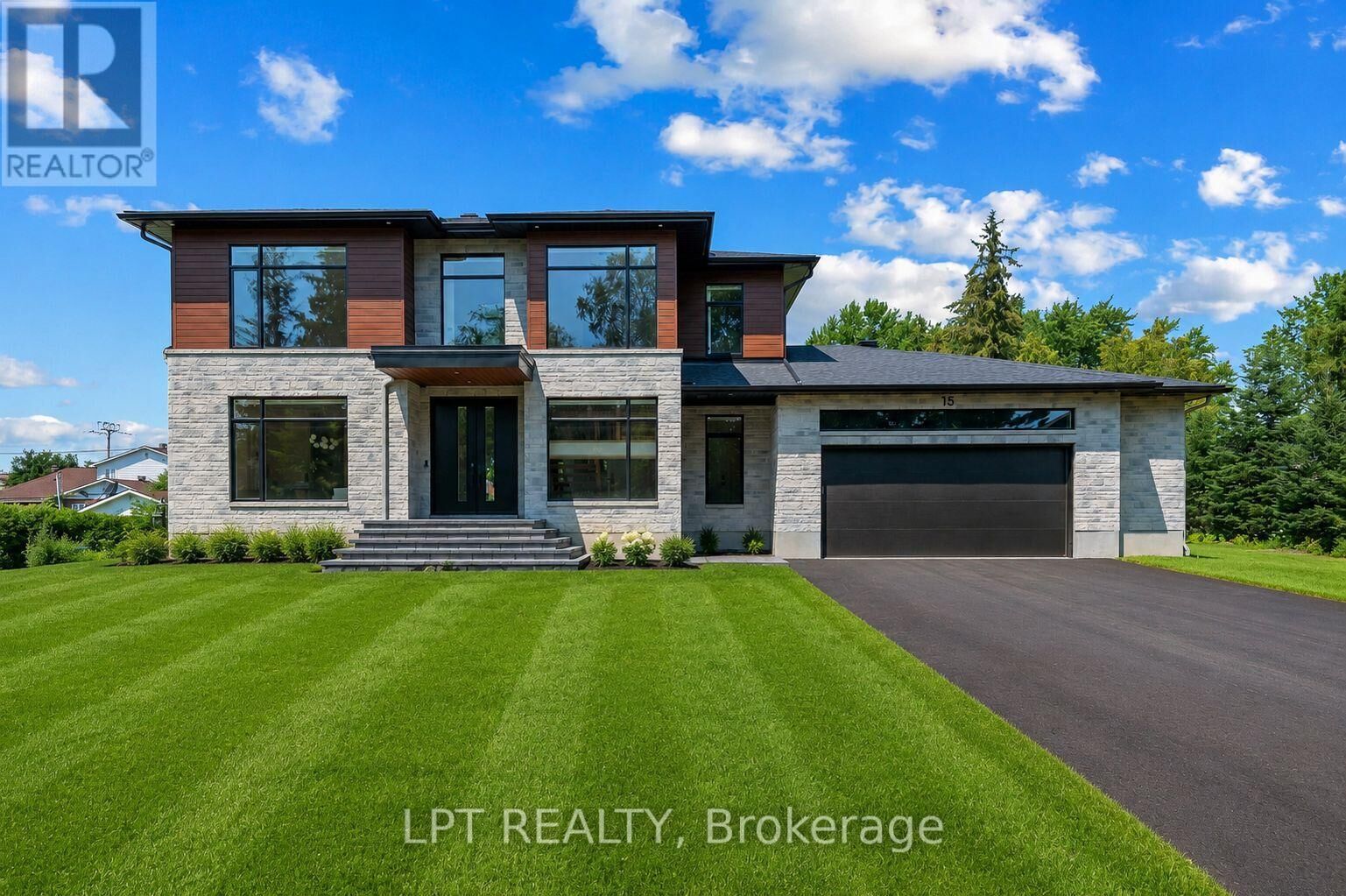 Property Photo:  15 Briggs Avenue  ON K2E 6W5 