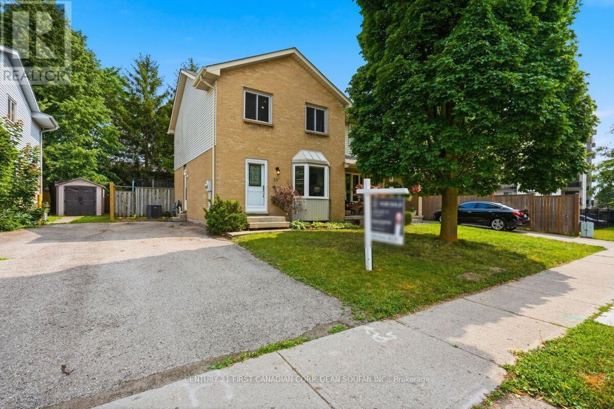 Property Photo:  33 Ashley Crescent  ON N6E 3P7 