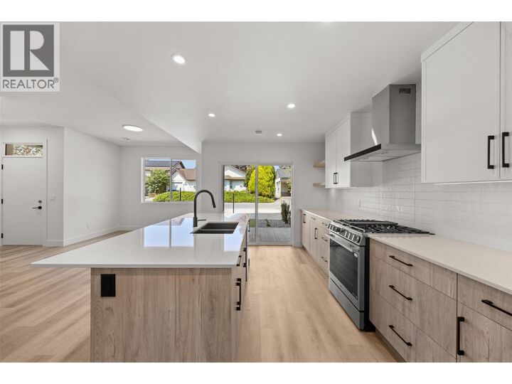 Property Photo: 773 Kinnear Avenue 1 BC V1Y 5B2