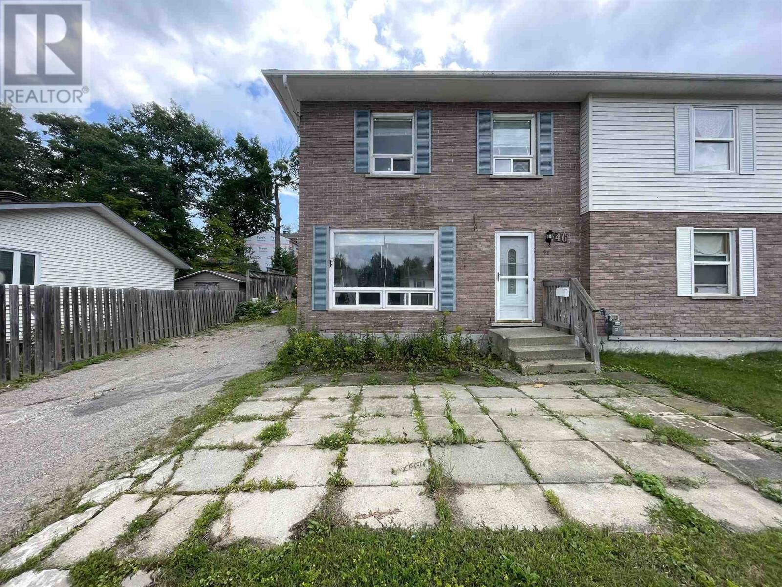 Property Photo: 46 Beckett Blvd ON P5A 3P7