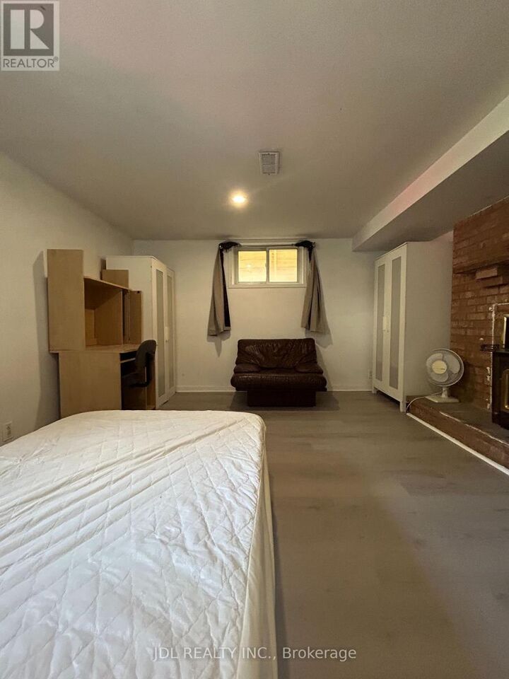 Property Photo: 186 Wilfred Ave. Avenue ON M2N 5C9