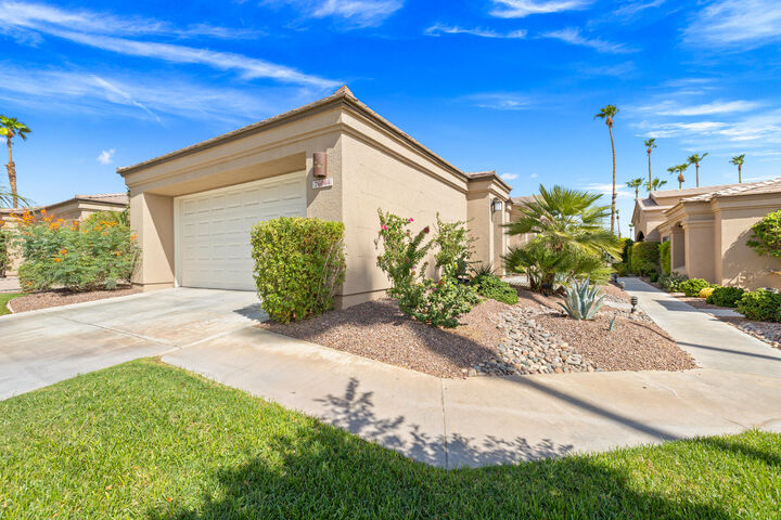 Property Photo:  76064 Honeysuckle Drive  CA 92211 