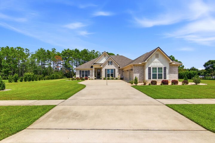 Property Photo:  190 Tournament Lane  FL 32439 