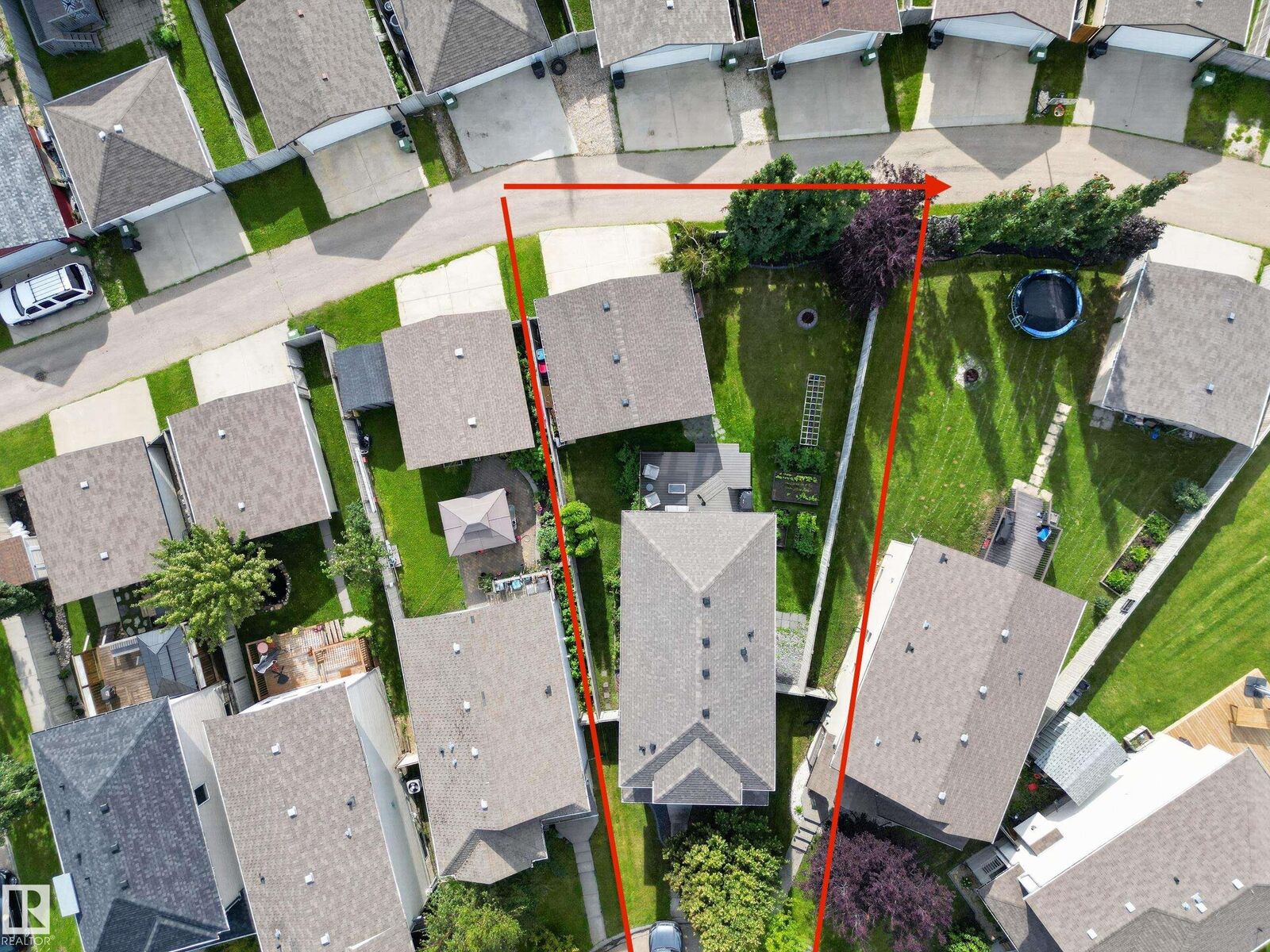 Property Photo: 10 Snow Hills Court AB T9E 0H6