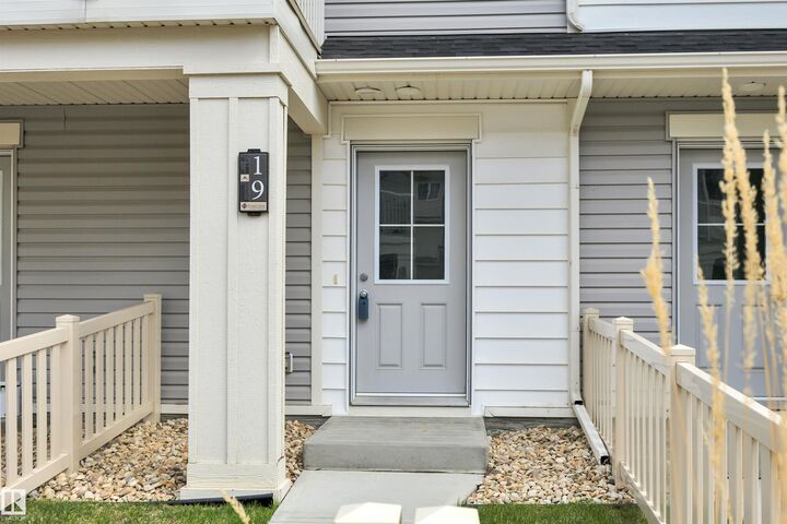 Property Photo:  1110 Daniels Link Link SW 19  AB T6W 4N6 