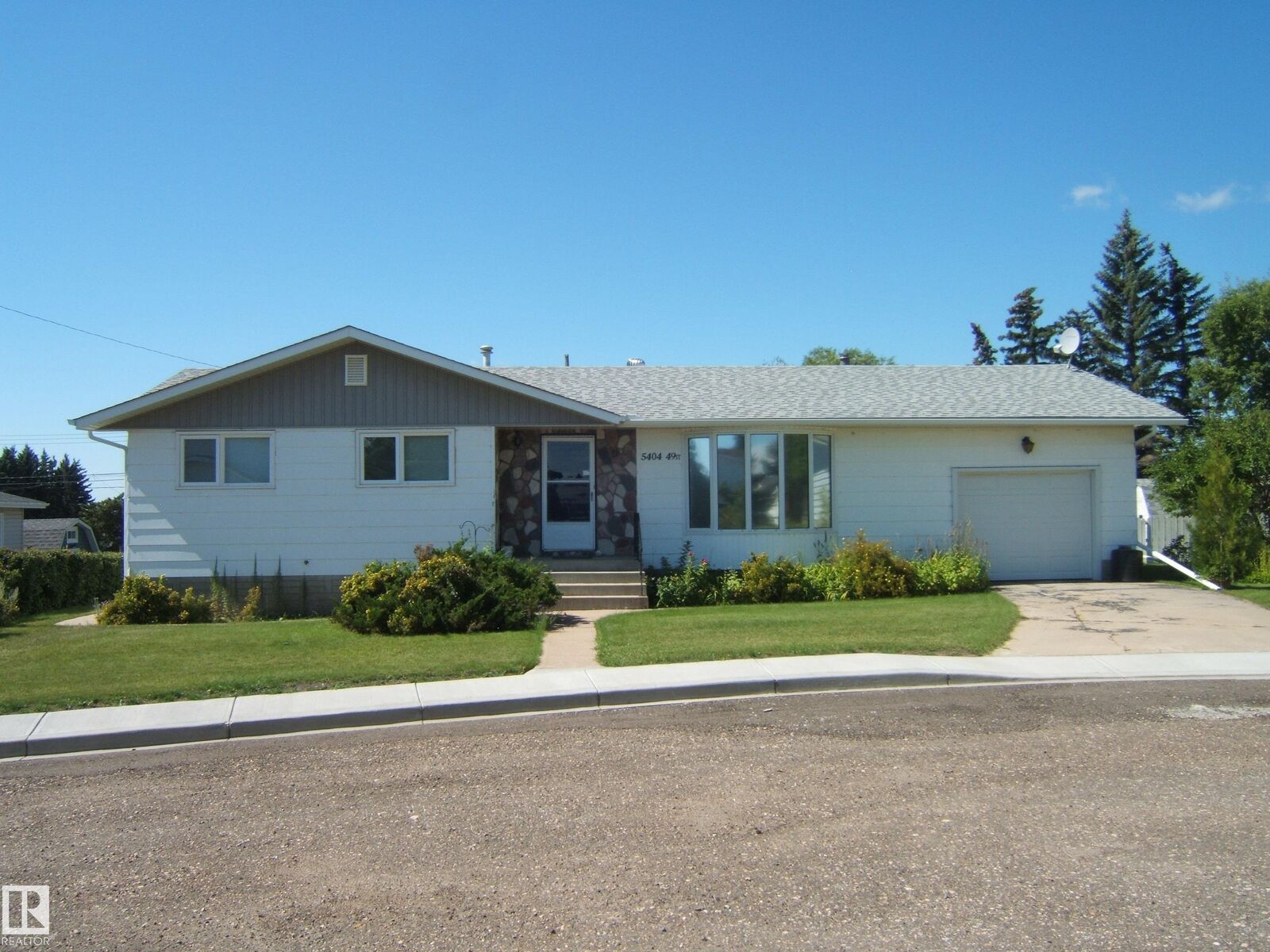 Property Photo:  5404 49 Street  AB T0B 4K0 