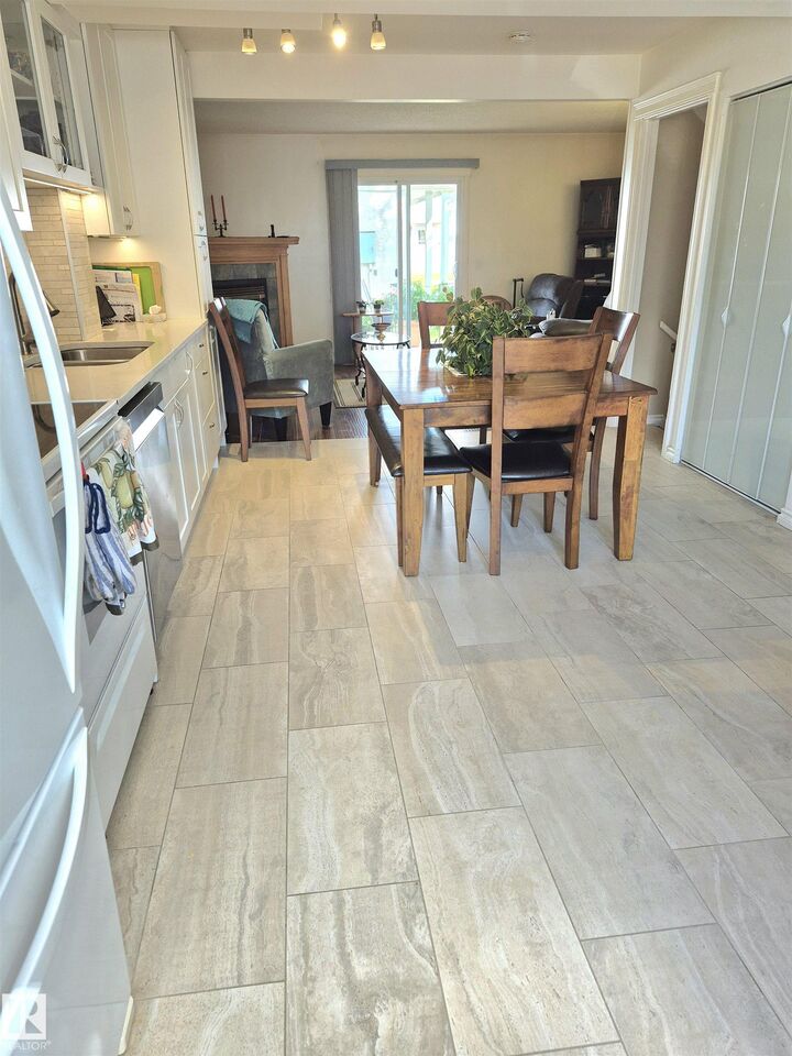 Property Photo:  2030 Brentwood Boulevard  AB T8A 4P6 