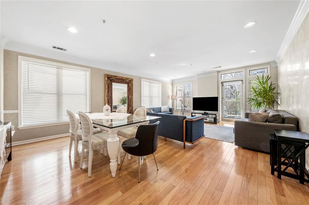 Property Photo:  3334 Peachtree Road NE 112  GA 30326 