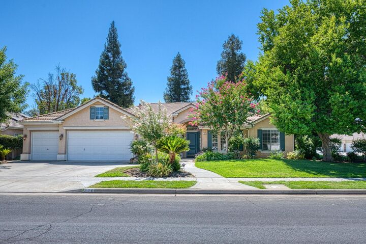 Property Photo:  524 W Muncie  CA 93619 