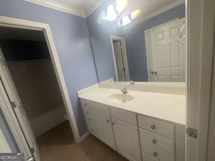 Property Photo: 927 Park Hollow Way GA 30043