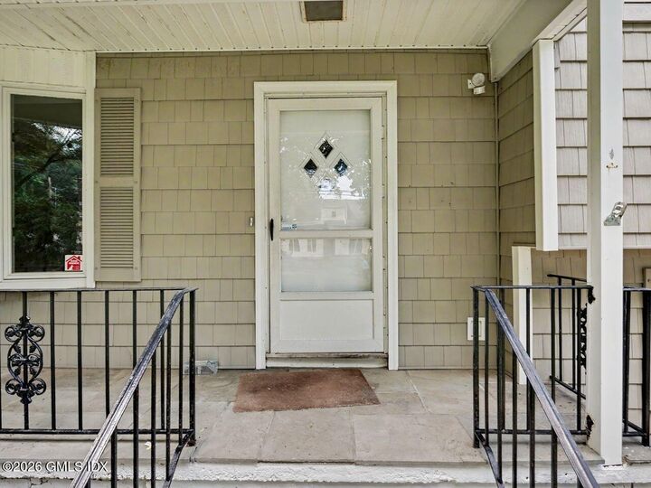 Property Photo:  5 Raphael Place  CT 06878 
