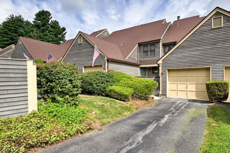 Property Photo:  20 Quincy Ln E  NJ 07480 