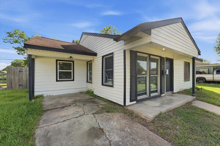 Property Photo: 409 Alastair Drive TX 77506
