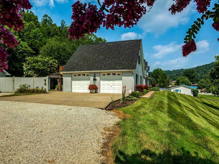 Property Photo:  565 County Road 31  OH 45619 