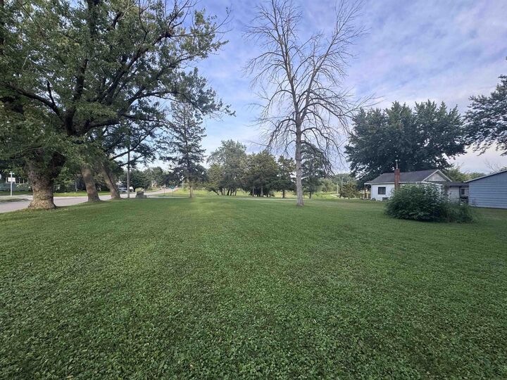 Property Photo:  420 5th Ave NE  IA 50662 