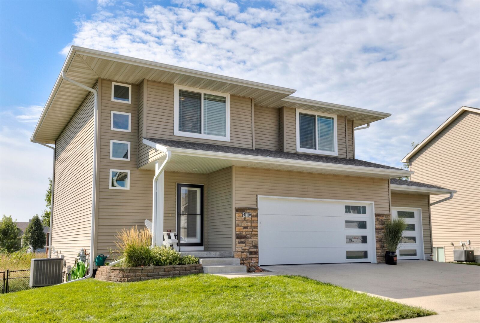 Property Photo: 416 SE 13th Street IA 50111