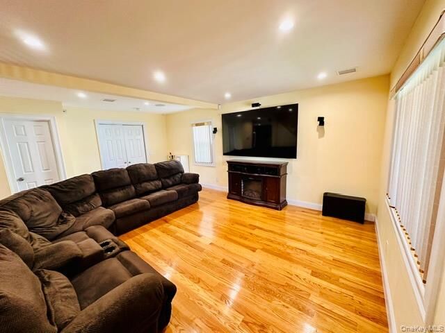 Property Photo:  626 W Wyngate Drive W  NY 11580 