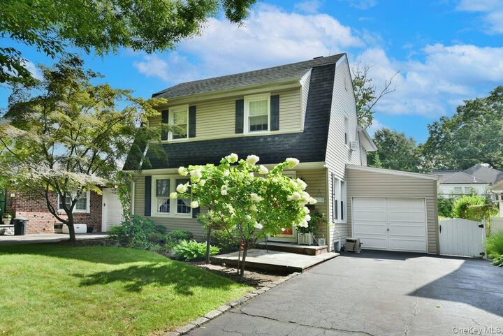 Property Photo:  154 Argyle Road  NY 11530 