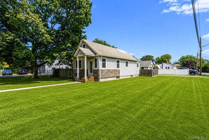 Property Photo:  568 N Wellwood Avenue  NY 11757 