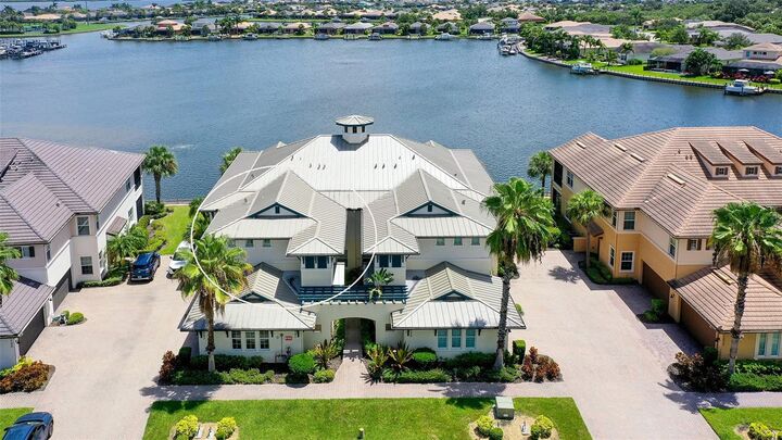 Property Photo:  1041 Riverscape Street 1041  FL 34208 